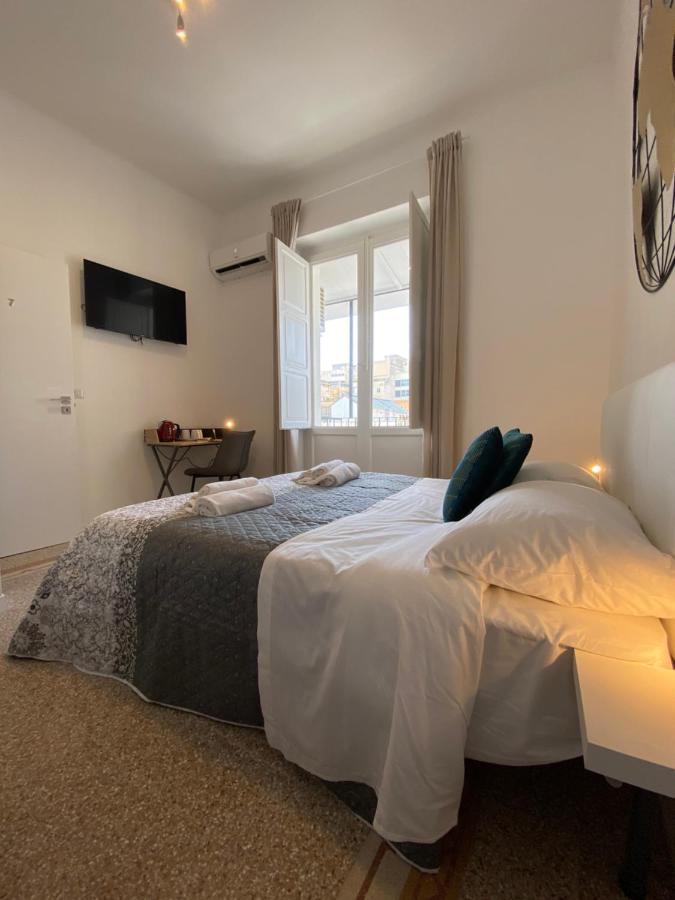 Cavour 221 - Central Station Hotel Bari Exterior photo