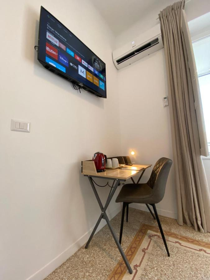 Cavour 221 - Central Station Hotel Bari Exterior photo